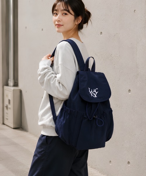 center i(センターアイ)の「フラップドローストリングバックパック(バックパック/リュック・レディース・ネイビー/ブラック・FREE)」の7枚目の写真