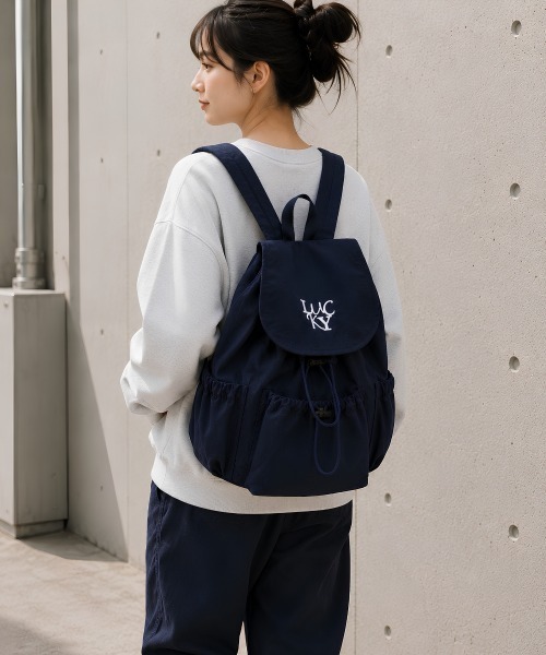 center i(センターアイ)の「フラップドローストリングバックパック(バックパック/リュック・レディース・ネイビー/ブラック・FREE)」の6枚目の写真