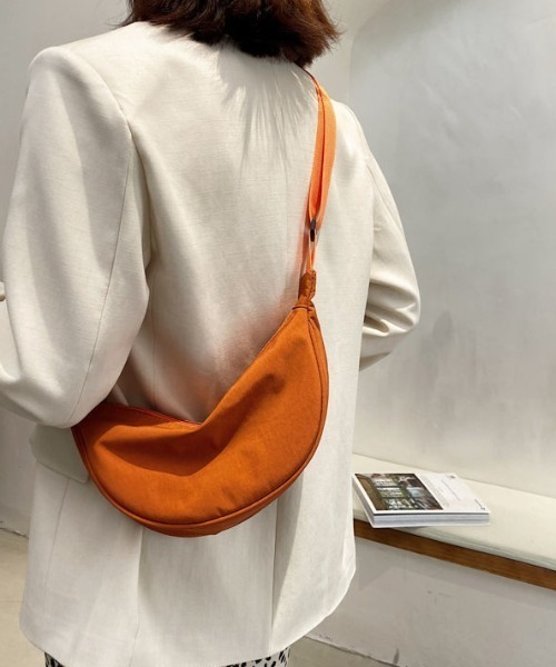 VIBGYOR(ヴィブジョー)の「シンプルナイロンクロスボディバッグ(LR)(ボディバッグ/ウエストポーチ・レディース・ナチュラル/グリーン/オレンジ/ブラック・FREE)」の14枚目の写真