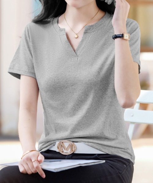 2ly2(トゥーリートゥー)の「キーネック 半袖カットソー 無地デザイン シンプルトップス デイリーTシャツ(Tシャツ/カットソー・レディース・グレー/ホワイト/ブラック・FREE)」の16枚目の写真