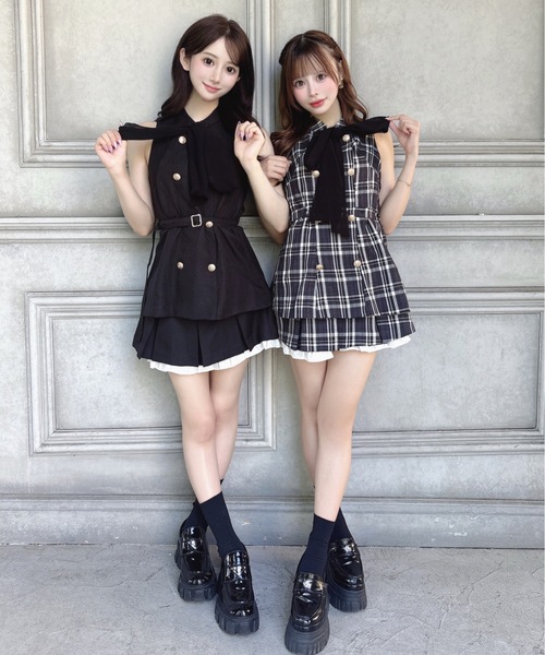 one way(ワンウェイ)の「ダブル釦ノースリブラウス(シャツ/ブラウス・レディース・ブラック系その他/ネイビー/ブラック・FREE)」の4枚目の写真