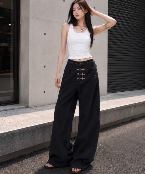 center i(センターアイ)の「フロントバックルデザインワイドブラックデニムパンツ(デニムパンツ・レディース・ブラック・M/S)」の6枚目の写真