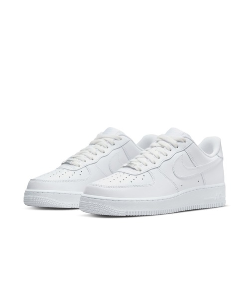 NIKE(ナイキ)の「NIKE Air Force 1 '07(ナイキ エア フォース 1 '07)(スニーカー・メンズ・ホワイト系/ブラック系・28.5cm/29cm/25.5cm/26cm/26.5cm/27cm/27.5cm/28cm)」の3枚目の写真