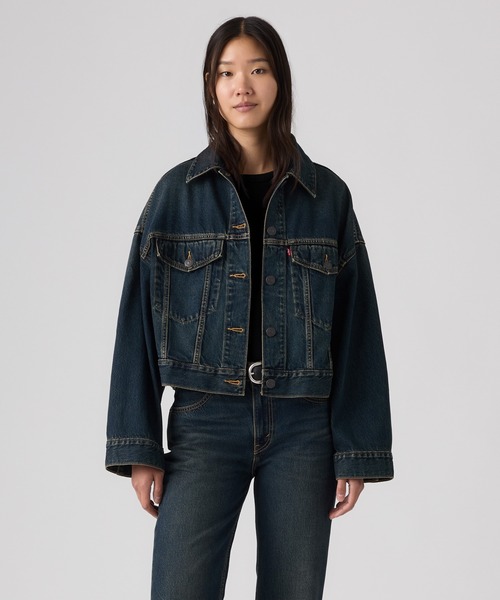 Levi's(リーバイス)の「Levi's/リーバイス ルーズ クロップド トラッカージャケット(デニムジャケット・レディース・ダークインディゴブルー・M/S/XS)」の2枚目の写真