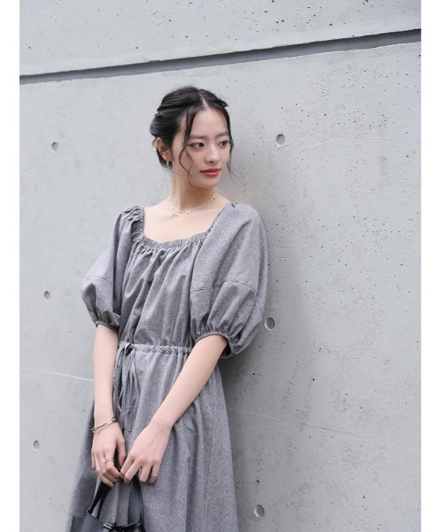 fifth（フィフス）の「【shieセレクト】スクエアネック2wayパフスリーブワンピース（ワンピース・レディース・チャコールグレー/ブラウン・M/XS）」の17枚目の写真