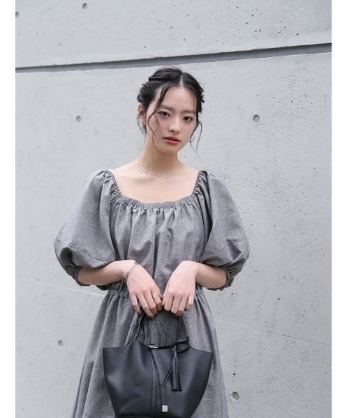 fifth（フィフス）の「【shieセレクト】スクエアネック2wayパフスリーブワンピース（ワンピース・レディース・チャコールグレー/ブラウン・M/XS）」の18枚目の写真