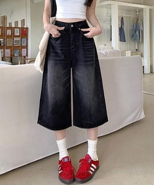 SHEPP(シープ)の「Y2K ルーズフィット ワイドシルエット デニム バミューダパンツ ハーフパンツ(デニムパンツ・レディース・ブラック・L/M)」の2枚目の写真