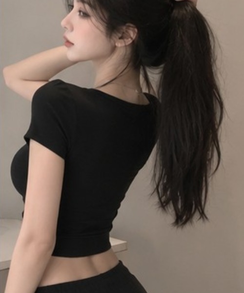 NoBelle(ノベル)の「半袖ネックシャーリングカットソー ショート丈タイトトップス カップ付き(Tシャツ/カットソー・レディース・ホワイト/ブラック/グレー・FREE)」の4枚目の写真