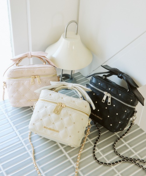 JILL by JILL STUART(ジルバイジルスチュアート)の「リボンハンドルバニティ(ショルダーバッグ・レディース・ブラック/ホワイト/ピンク・FREE)」の4枚目の写真