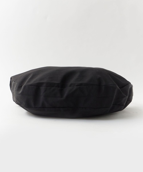 Chick（チック）の「Half Moon Big Shoulder Bag / ハーフムーン ビッグ ショルダーバッグ ワンハンドルバッグ ラウンド型 大容量 旅行 通勤 通学 レディース メンズ 2026年 夏 夏服（ショルダーバッグ・レディース・ベージュ/ブラック/アイボリー・FREE）」の11枚目の写真