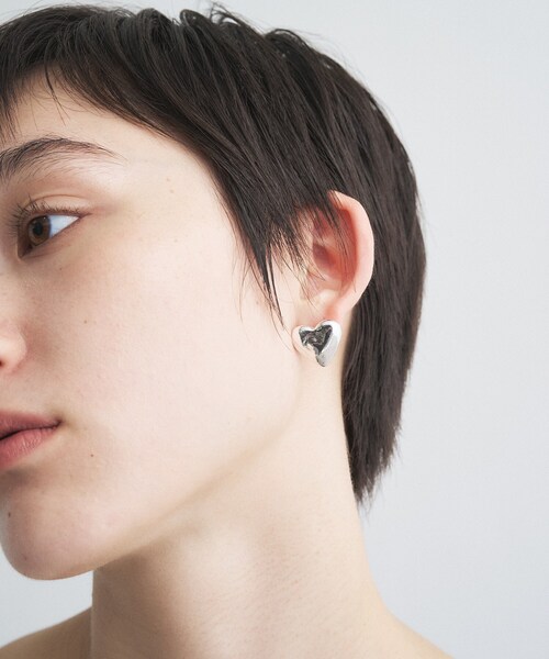 Soierie(ソワリー)の「soierie|Single heart pierce(ピアス(両耳用)・レディース・シルバー・00)」の1枚目の写真