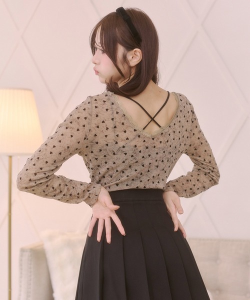 Rmine(アールマイン)の「ハートドット柄 Vネックトップス(Tシャツ/カットソー・レディース・ホワイト/ベージュ/チャコール・FREE)」の13枚目の写真