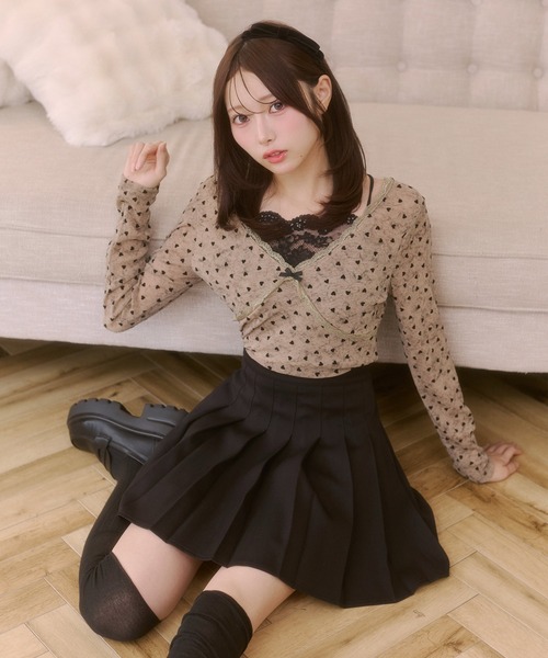 Rmine(アールマイン)の「ハートドット柄 Vネックトップス(Tシャツ/カットソー・レディース・ホワイト/ベージュ/チャコール・FREE)」の11枚目の写真
