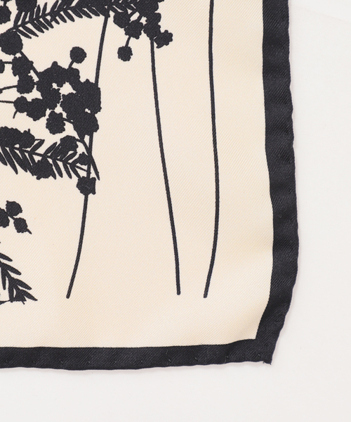 journal standard L'essage（ジャーナルスタンダードレサージュ）の「《追加》AENEIS/エネス Mimosa Silk Scarf 90-BONE スカーフ（バンダナ/スカーフ・レディース・アイボリー・FREE）」の12枚目の写真