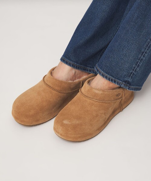 UGG(アグ)の「【WEB限定】<UGG>エンラップ クロッグ シューズ(スリッポン・レディース・ブラック/ブラウン系・7/5/6/8)」の3枚目の写真