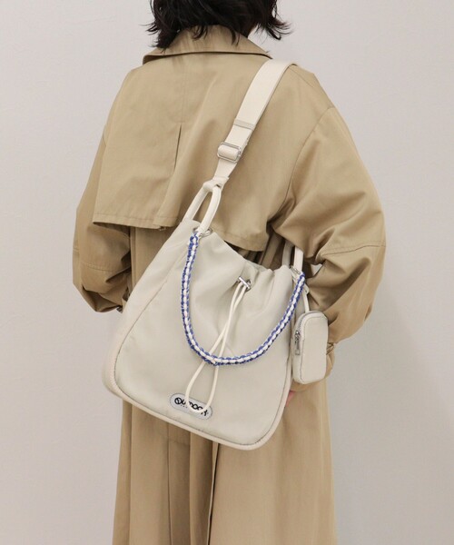 fredy emue(フレディエミュ)の「《別注》【OUTDOOR PRODUCTS】アレンジハンドルドロストバッグ(ショルダーバッグ・レディース・アイボリー/ブラック/ブラウン・FREE)」の1枚目の写真