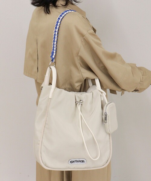 fredy emue(フレディエミュ)の「《別注》【OUTDOOR PRODUCTS】アレンジハンドルドロストバッグ(ショルダーバッグ・レディース・アイボリー/ブラック/ブラウン・FREE)」の7枚目の写真