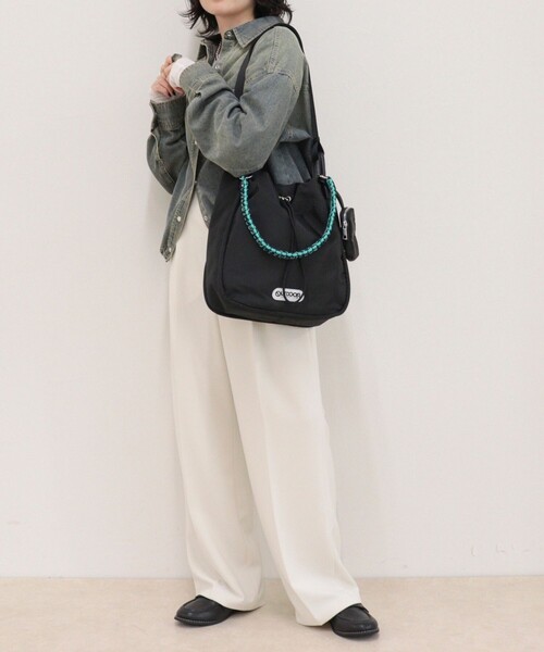 fredy emue(フレディエミュ)の「《別注》【OUTDOOR PRODUCTS】アレンジハンドルドロストバッグ(ショルダーバッグ・レディース・アイボリー/ブラック/ブラウン・FREE)」の21枚目の写真