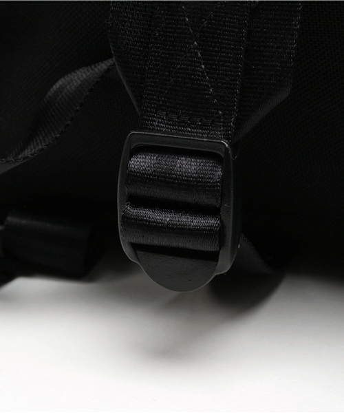 PORTER(ポーター)の「STANDARD CALIFORNIA / デイパック(バックパック/リュック・メンズ・ブラック/オリーブ・ONE SIZE)」の8枚目の写真