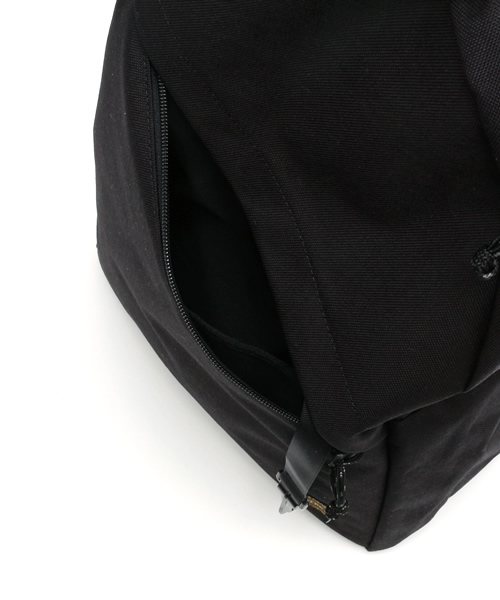 PORTER(ポーター)の「STANDARD CALIFORNIA / デイパック(バックパック/リュック・メンズ・ブラック/オリーブ・ONE SIZE)」の11枚目の写真