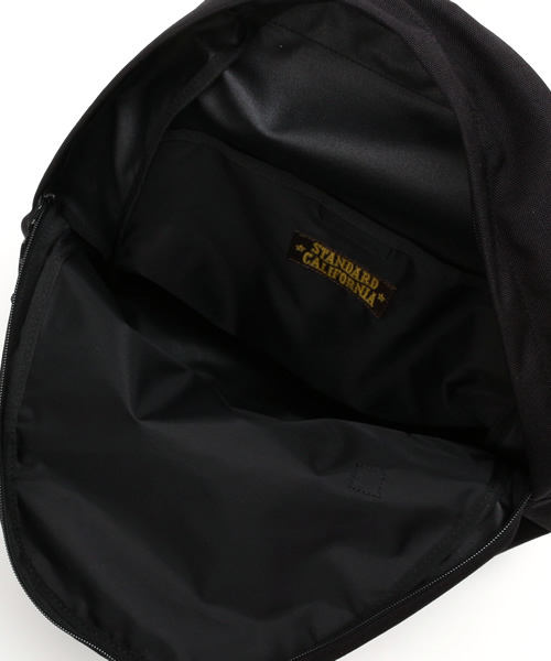 PORTER(ポーター)の「STANDARD CALIFORNIA / デイパック(バックパック/リュック・メンズ・ブラック/オリーブ・ONE SIZE)」の12枚目の写真