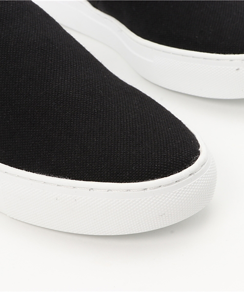 CHARLES & KEITH（チャールズ & キース）の「キャンバススリッポン / CANVAS SLIP-ONS（スリッポン・レディース・ブラック/ベージュ・22.5cm/24.5cm/23.5cm/23cm/24cm）」の3枚目の写真