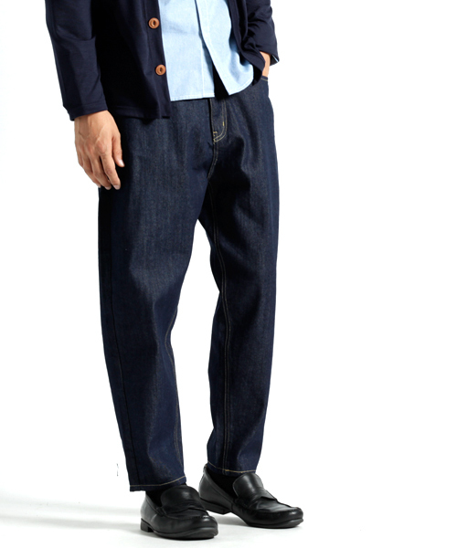 MONO-MART（モノマート）の「ワイドテーパード バギーデニムパンツ(10oz DENIM)（デニムパンツ・メンズ・ワンウォッシュ/ブラック/ライトインディゴブルー/ブルー系その他・M/L）」の16枚目の写真