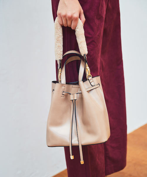 FREE'S MART（フリーズマート）の「ファーハンドル3WAYショルダーバッグ（ショルダーバッグ・レディース・ベージュ/ブラック/レッド・ﾌﾘ-）」の2枚目の写真