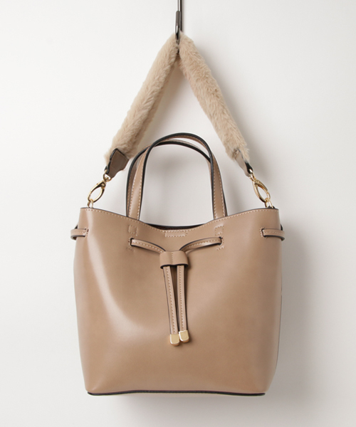 FREE'S MART（フリーズマート）の「ファーハンドル3WAYショルダーバッグ（ショルダーバッグ・レディース・ベージュ/ブラック/レッド・ﾌﾘ-）」の16枚目の写真