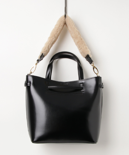 FREE'S MART（フリーズマート）の「ファーハンドル3WAYショルダーバッグ（ショルダーバッグ・レディース・ベージュ/ブラック/レッド・ﾌﾘ-）」の7枚目の写真