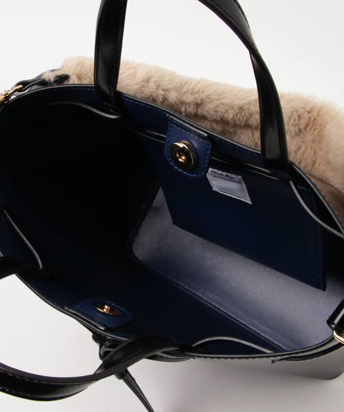 FREE'S MART（フリーズマート）の「ファーハンドル3WAYショルダーバッグ（ショルダーバッグ・レディース・ベージュ/ブラック/レッド・ﾌﾘ-）」の9枚目の写真