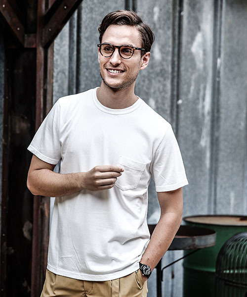 MR.OLIVE(ミスターオリーブ)の「ピグメントダイ レーヨン/コットン天竺 / ワンポイント Tシャツ(Tシャツ/カットソー・メンズ・カーキ/オフホワイト/サーモンピンク/ネイビー・LARGE/SMALL/MEDIUM/X-LARGE)」の1枚目の写真