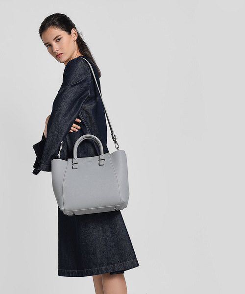 CHARLES & KEITH(チャールズ & キース)の「ストラクチャートップハンドルトートバッグ / STRUCTURED TOP HANDLE TOTE BAG (トートバッグ・レディース・ブラック/グレー・L)」の8枚目の写真