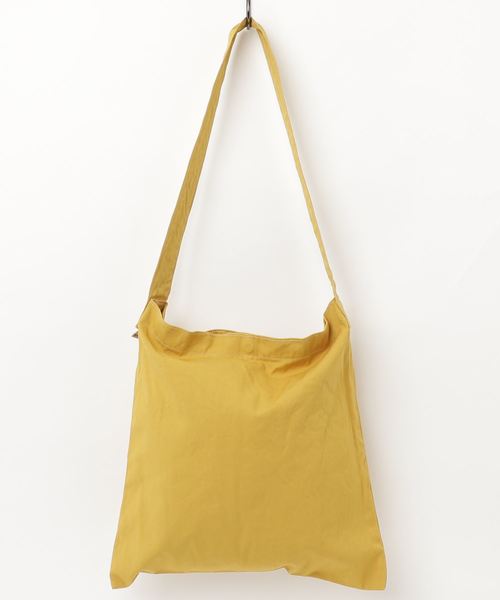 fennica（フェニカ）の「松野屋 / フラット ショルダーバッグ（ショルダーバッグ・レディース・ネイビー/イエロー/ブルー/グリーン・ONE SIZE）」の4枚目の写真