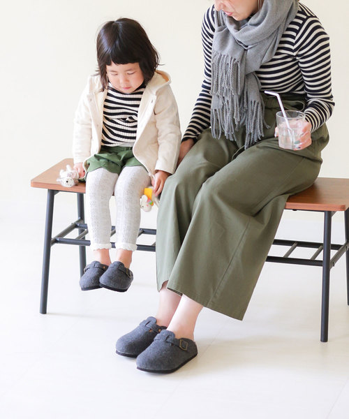 menue(メヌエ)の「親子でおそろいで履ける キッズ カジュアル ラウンドトゥ サボ サンダル 1cmヒール(サンダル・キッズ・ネイビー/ダークグレー/ブラウン系その他・15cm/18cm/19cm/16cm/17cm/21cm/20cm)」の5枚目の写真