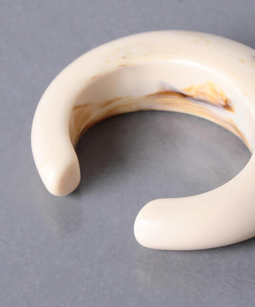 UNITED ARROWS（ユナイテッドアローズ）の「UWSC ハーフ バングル ◆（ブレスレット・レディース・ナチュラル/ホワイト/ブラウン・FREE）」の8枚目の写真