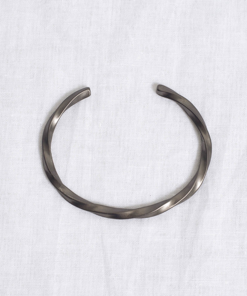 WEGO（ウィゴー）の「WEGO/ツイストメタルバングル（バングル/リストバンド・メンズ・ブラック/シルバー・FREE）」の7枚目の写真