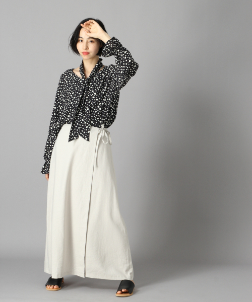 LOWRYS FARM（ローリーズファーム）の「ダルメシアンボウタイブラウス　848406（シャツ/ブラウス・レディース・ブラック/ブラウン/アイボリー・FREE）」の4枚目の写真