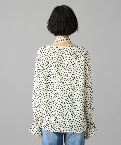 LOWRYS FARM（ローリーズファーム）の「ダルメシアンボウタイブラウス　848406（シャツ/ブラウス・レディース・ブラック/ブラウン/アイボリー・FREE）」の8枚目の写真