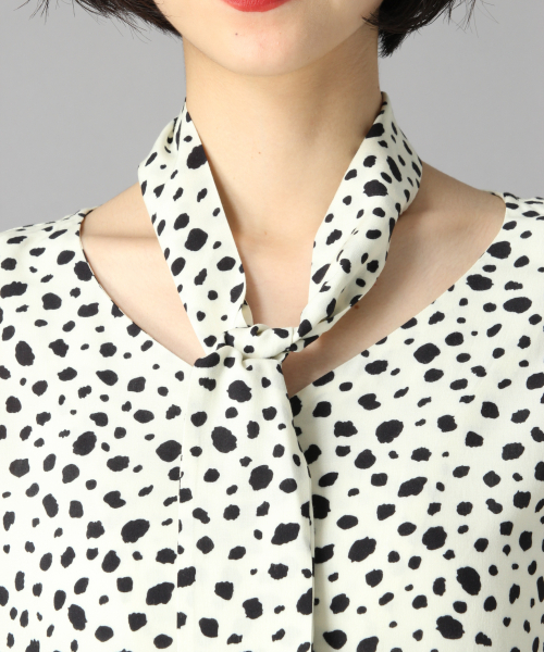 LOWRYS FARM（ローリーズファーム）の「ダルメシアンボウタイブラウス　848406（シャツ/ブラウス・レディース・ブラック/ブラウン/アイボリー・FREE）」の9枚目の写真