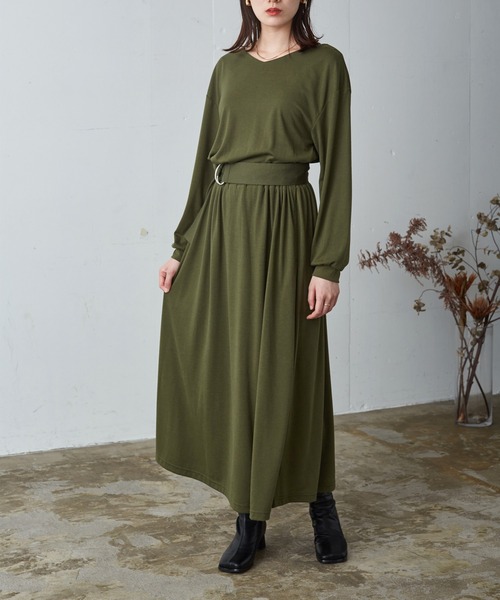 Chaco closet（チャコ クローゼット）の「ベルト付きVネックドルマンロングワンピース（ワンピース・レディース・ブラック/ベージュ/ネイビー/オリーブ/モカ・FREE）」の4枚目の写真