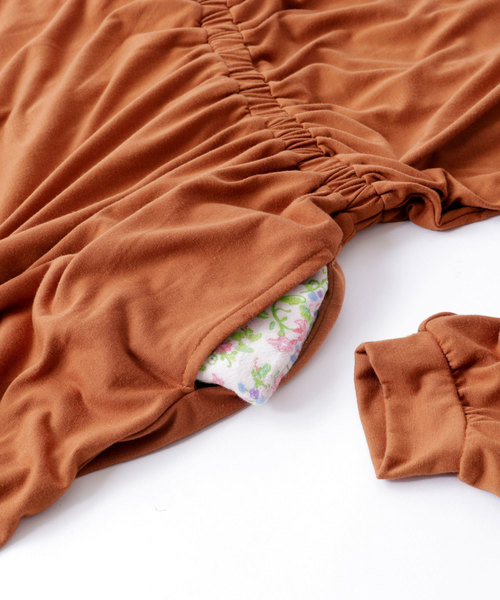 Chaco closet（チャコ クローゼット）の「ベルト付きVネックドルマンロングワンピース（ワンピース・レディース・ブラック/ベージュ/ネイビー/オリーブ/モカ・FREE）」の6枚目の写真