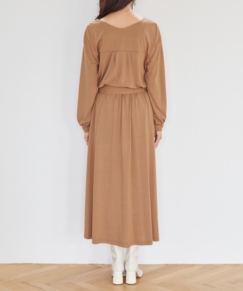 Chaco closet（チャコ クローゼット）の「ベルト付きVネックドルマンロングワンピース（ワンピース・レディース・ブラック/ベージュ/ネイビー/オリーブ/モカ・FREE）」の20枚目の写真