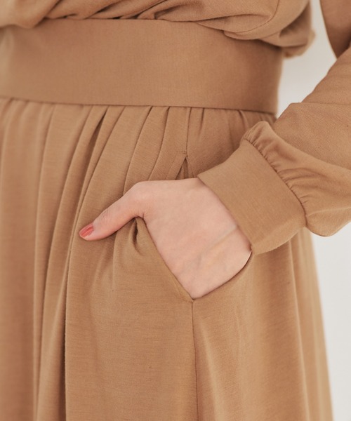 Chaco closet（チャコ クローゼット）の「ベルト付きVネックドルマンロングワンピース（ワンピース・レディース・ブラック/ベージュ/ネイビー/オリーブ/モカ・FREE）」の14枚目の写真