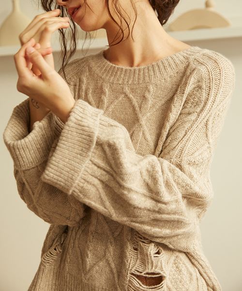 Knit Mix(ニットミックス)の「【Knit Mix】バックロング オーバーサイズ ケーブルニット(ニット/セーター・レディース・ホワイト/ベージュ/グレー・FREE)」の3枚目の写真