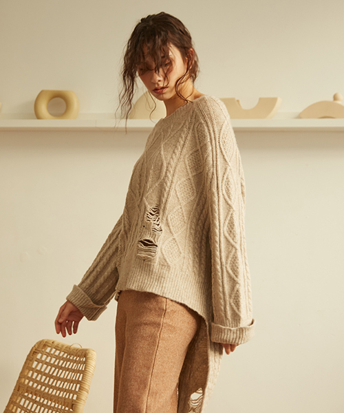 Knit Mix(ニットミックス)の「【Knit Mix】バックロング オーバーサイズ ケーブルニット(ニット/セーター・レディース・ホワイト/ベージュ/グレー・FREE)」の4枚目の写真