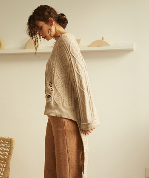 Knit Mix(ニットミックス)の「【Knit Mix】バックロング オーバーサイズ ケーブルニット(ニット/セーター・レディース・ホワイト/ベージュ/グレー・FREE)」の6枚目の写真