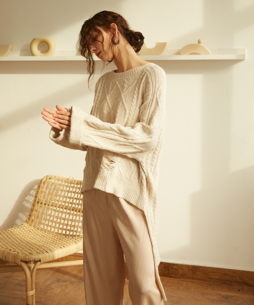 Knit Mix(ニットミックス)の「【Knit Mix】バックロング オーバーサイズ ケーブルニット(ニット/セーター・レディース・ホワイト/ベージュ/グレー・FREE)」の12枚目の写真