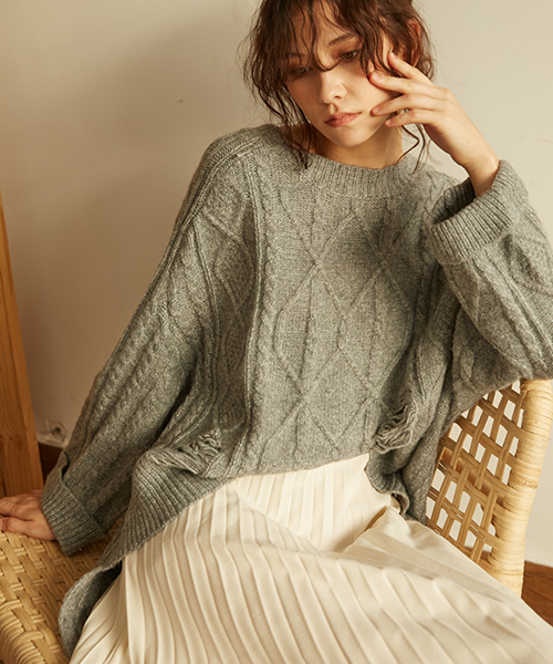 Knit Mix(ニットミックス)の「【Knit Mix】バックロング オーバーサイズ ケーブルニット(ニット/セーター・レディース・ホワイト/ベージュ/グレー・FREE)」の13枚目の写真