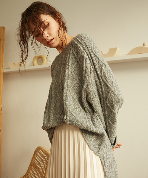 Knit Mix(ニットミックス)の「【Knit Mix】バックロング オーバーサイズ ケーブルニット(ニット/セーター・レディース・ホワイト/ベージュ/グレー・FREE)」の17枚目の写真